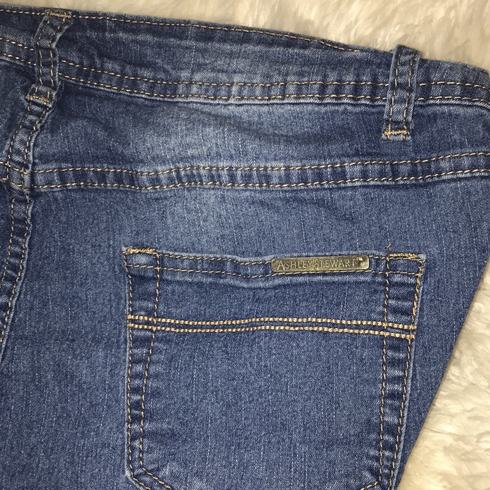 Blue Jeans - Picture 5 of 6